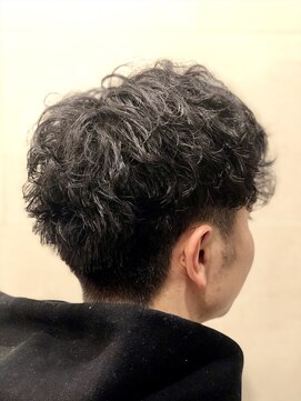 グレイスフル バーバープラチナム 六本木店(Graceful Barber platinum) センターパートスパイラルパーマ