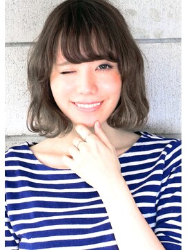 ラミ(L'ami) 『 グレージュカラー × ウェーブ 』パリジェンヌ風 Bob