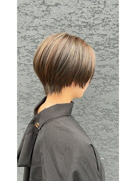 ツヅル(tsuzuru.) コンパクトショート×オリーブカラー