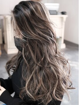 マリアナ(Mariana) ハイライトショートヘアレイヤーカットダブルカラー