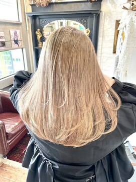 ボタニカル(BOTANICAL) 大人可愛い束感レイヤーカットプラチナベージュセミロング