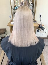 ガルボ ヘアー(garbo hair) ハイトーン 10代 20代 ホワイトミルクティー ブリーチ ホワイト