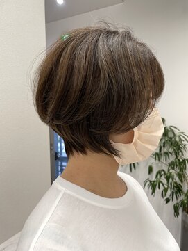 エレ 博多(ere) 大人美人ショート/レイヤーカット/白髪ぼかし博多