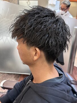 ゼロスバーバー(0's BARBER SHOP) 20代ツイストスパイラル◎韓国風マッシュ×束感メンズパーマ