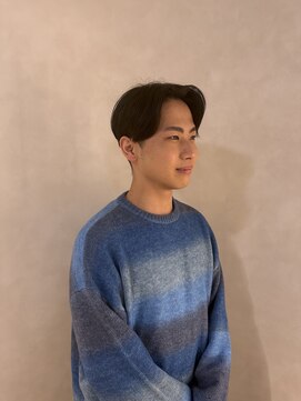 ウノプリールヴァモス(unopulir Vamos) センターパート刈り上げ秋冬