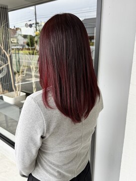 ナンバー(number+) 20代30代40代艶感ストレートレイヤーボルドーレッド透明感