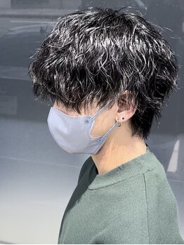 パーマが初めての方にも嬉しい、おまかせメンズパーマメニューあり！あなたにぴったりなスタイルをご提案。