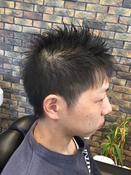 シンズバーバー(SIN'S BARBER) サイドツーブロ、トップはソフモヒラインの定番スタイル