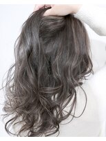 イソラブル(ISOLA-blu) 【透明感カラー】ハイライトグレー×セミロングカール