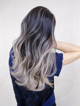 ジゼル(gisele) （小山）ホワイト系バレイヤージュ