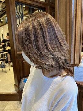 トルシュ ヘアーワークス(TORChe Hair Works) 白髪ぼかしのハイライトカラー