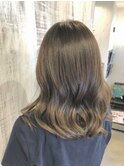 セミオリーブベージュ