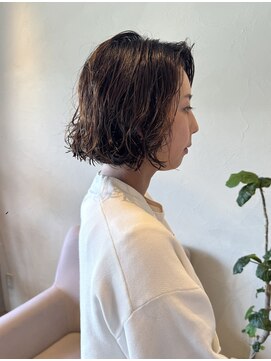 リベラル(liberal) 前髪なし かき上げ 切りっぱなしボブ ウェーブ【３０代/４０代】