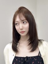 ロムーク 表参道(LOMKH)&nbsp;ミディアムレイヤーロングレイヤーカット顔周りオリーブベージュ