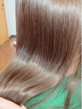 ビタミン(VITAMIN)の写真/[カット+シャンプー+インカラミTR￥5500]高品質トリートメントで、思わず触りたくなる理想の艶髪に＊