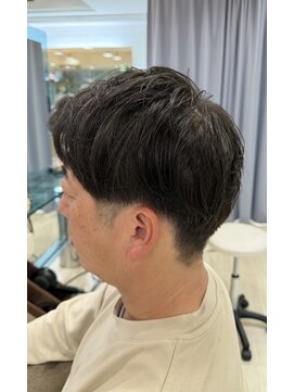 クオーター(QUARTER) 刈り上げアップバング