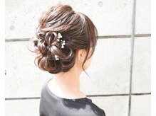 結婚式や成人式のヘアや着付けはお任せ下さい♪早朝でもOKです