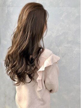 アンカラン(un Calin) 30代40代★外国人風アッシュベージュ×大人カール@ツヤ感◎