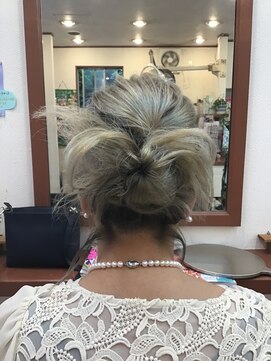 サカエ美容室 シニヨン