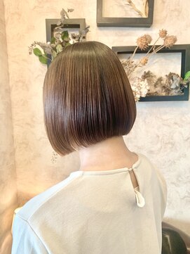 ジョージグランデ(JO-JI grande) 切りっぱなしボブ/顎ラインボブ/オリーブベージュ