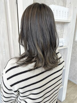 キャアリー(Caary) 福山市Caaryくすみカラー軽めレイヤーカットケアカラー10代20代