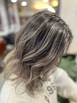 ハイパー(HYPER) 白髪ぼかしハイライト×エアータッチ　シルバーベージュ