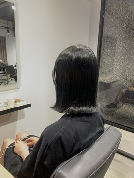 アリーズ シブヤ(ALLYS shibuya) ブルーブラック×外はねロブ