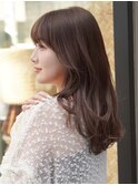 顔周りレイヤーカットくびれヘアミルクティーベージュカラー