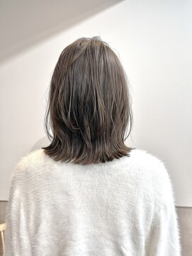 ロット 横浜(lot) ミディアム×レイヤーカット×グレージュ[横浜駅]