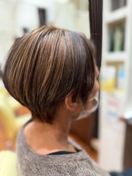 美容室ヒラトヤ 都南店 大人キレイ耳掛けひし形束感ショートチョコレートベージュ50代