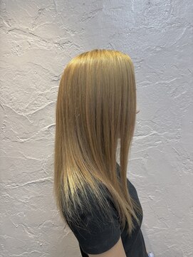 ブロンドカラー×ストレート【西武新宿駅】【駅近徒歩1分】
