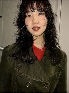 アルテヘアー(arte HAIR) ダークパープルカラー/ウェット質感のロングパーマ