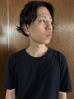 ヨロヘアー(YOLO hair) 大人っぽさを楽しむメンズパーマ センターパート