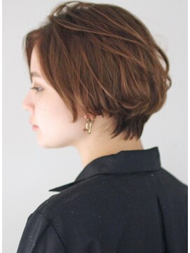 サーカス バイ ビュートリアム 青山(CIRCUS by BEAUTRIUM) 耳掛け　前下がり　ショートボブ　手入れ簡単　30代　40代　50代