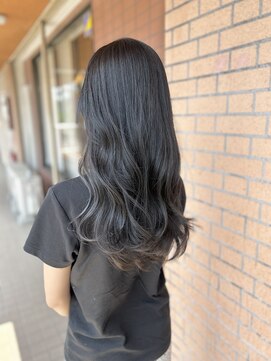 ピンクベルベット(PINKVELVET) 透明感◎ダークカラー（グレー）×イヤリングカラー