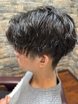 ザ デフカット(THE DEF CUT)の写真/イケてるメンズパーマで"大人カッコイイ"を演出！自宅でのセットも簡単で毎朝のスタイリングも楽にキマる！