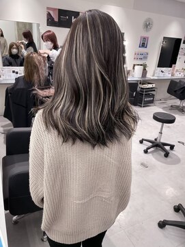 キング 梅田(K!ng) 縮毛矯正髪質改善ハイライトレイヤーカット梅田美容室エクステ