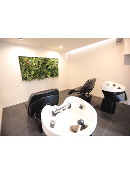 極上のヘッドスパで、髪も心も癒されるリラックスtimeをー。頭皮の汚れを落とし、健康的な髪へ導きます＊