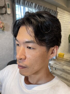 リア ウルル(Ria ulu.ru) ビジネス/アップバング/ツーブロック/センターパート/韓国