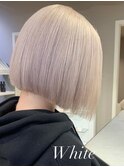 1157金髪ホワイトアッシュミルクティーブロンド前下がりボブ