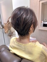 ルーム(room)&nbsp;後頭部のぺたんこをカバー！大人女性の丸みショート