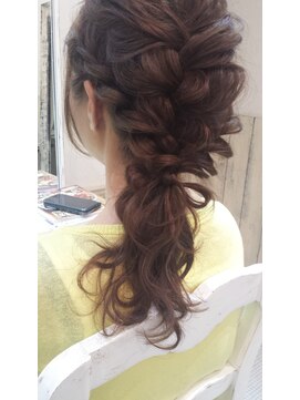 アンジュ(ange) ふわふわ×リボンの編み込みダウンスタイル♪