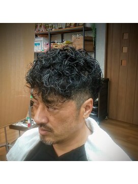 タウラアルチザンヘアー ツーブロックスパイラルパーマ