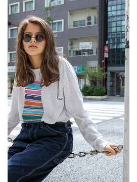 モーニン(Moanin') 透けベージュ×ルーズウェーブ《Kaoru》