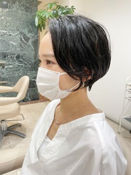 ヴィヴカウンター(VIVE counter) 透明感あるショートボブ。