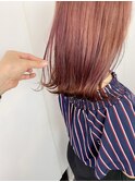ピンクヘアー　切りっぱなしミディアム外ハネボブ