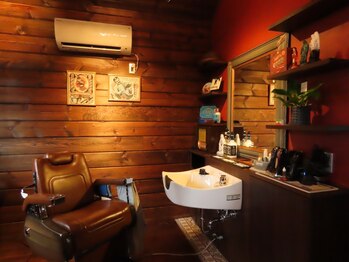 ニューホライズン(NEW HORIZON)の写真/名古屋の有名BARBERから独立した、カリフォルニアのタイニーハウスのようなBARBER◇歴が長く施術も安心◎