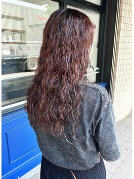 クイン(qin) ブリーチなし赤髪ロングパーマ