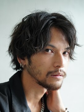 フィフス 渋谷(fifth) センターパート×ウルフで作る、波巻きスパイラルパーマスタイル