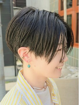 トリコ ショップアンドヘアサロン(tricot shop hair salon) 似合わせハンサムショート×軽い束感カット フクザワ